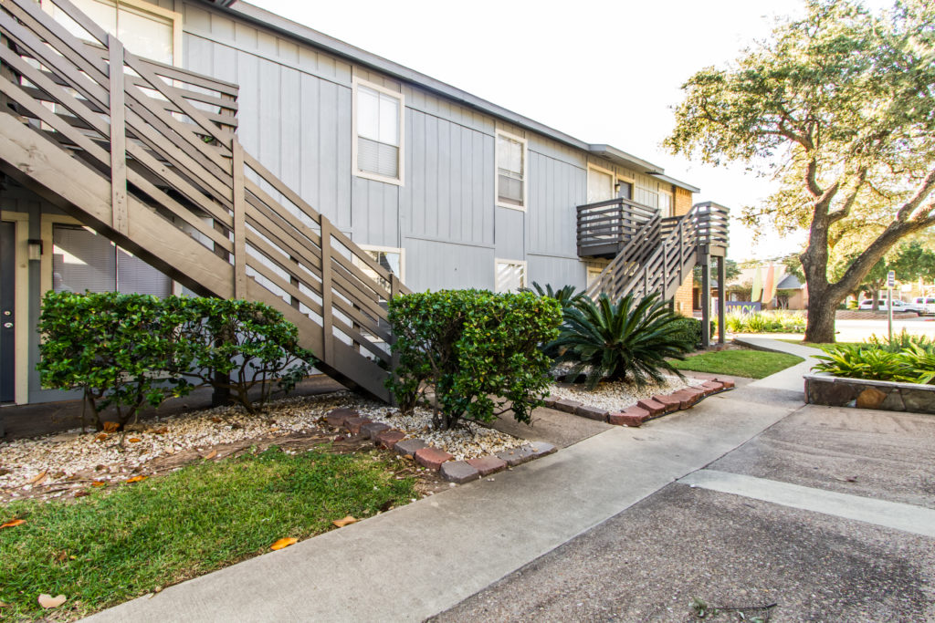 Willowick Apartments Exterior Renovation IMG_3416 Copperhead Construction